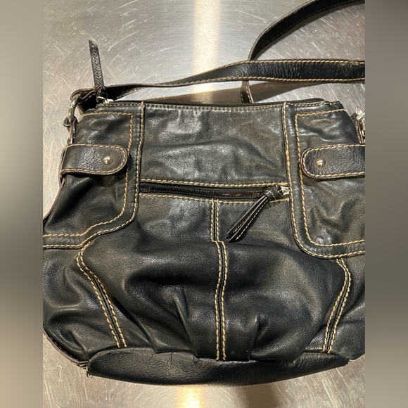 Tignanello Leather crossbody Bag Satchel Black, multiple pockets. - Picture 3 of 14